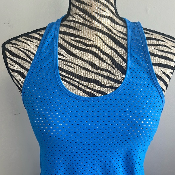 *Bundle* 2 athletic tops laser cut - Picture 2 of 6